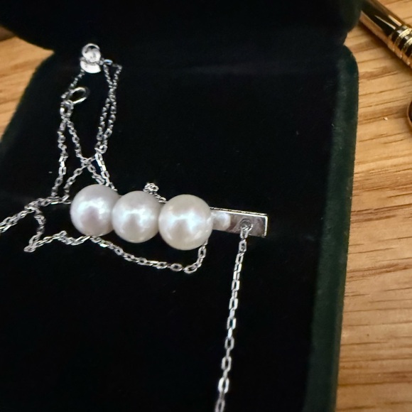 Elegant Silver Freshwater Pearl Necklace